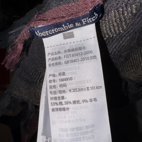 Plaid Scarf Set - Picture 4 of 9